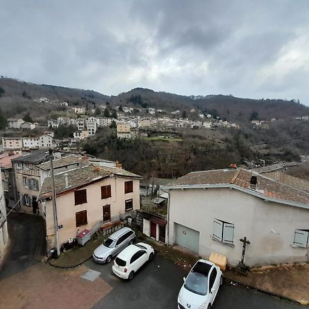 La Gabare 1 Aparthotel Thiers Bagian luar foto