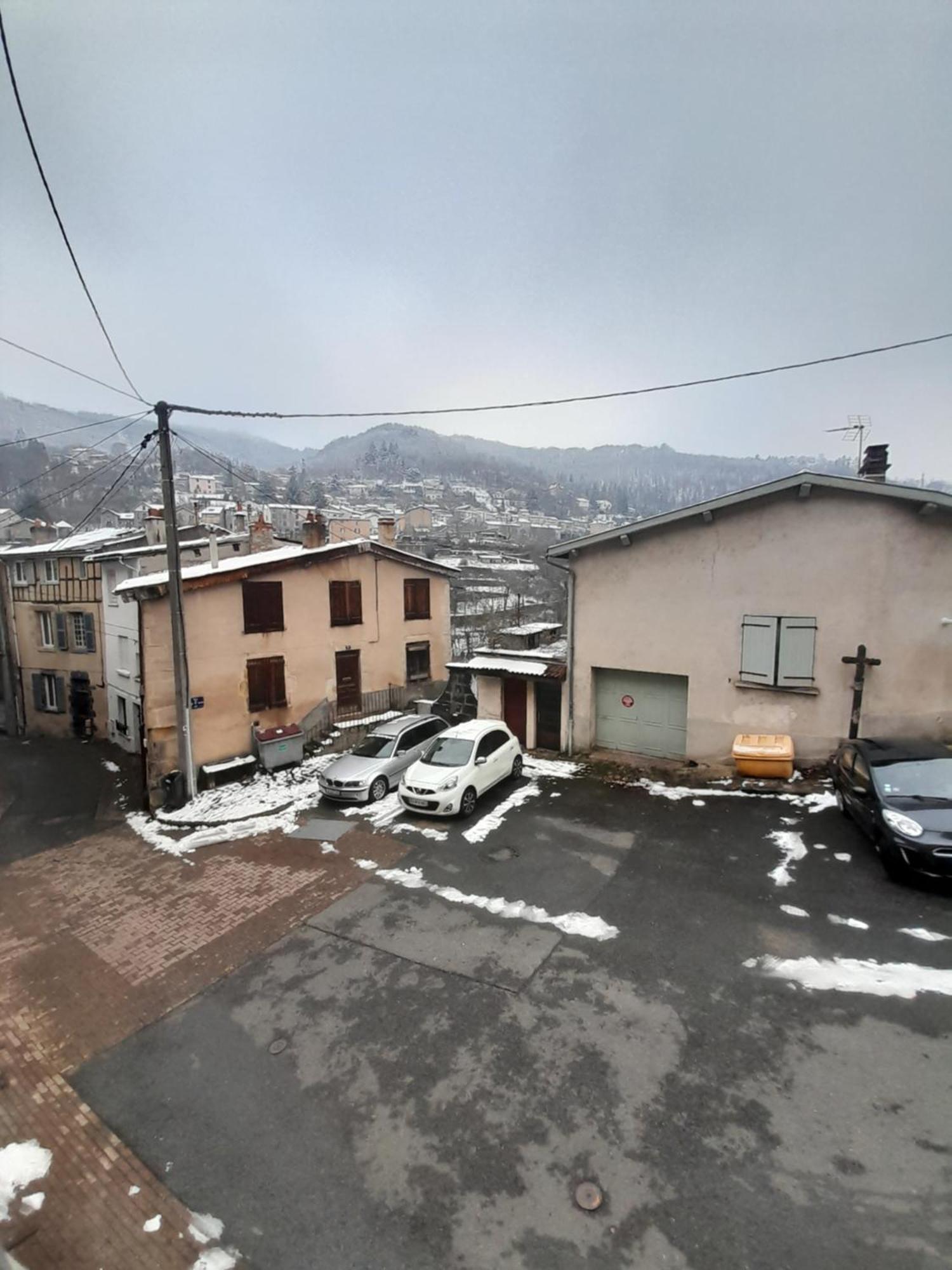 La Gabare 1 Aparthotel Thiers Bagian luar foto
